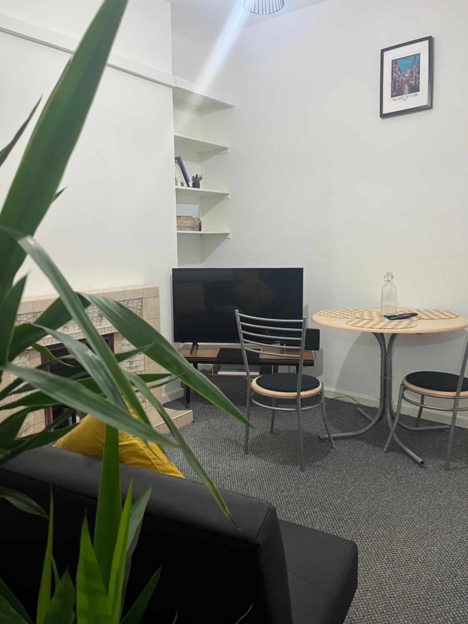 Loganberry Apartment Белфаст Екстериор снимка